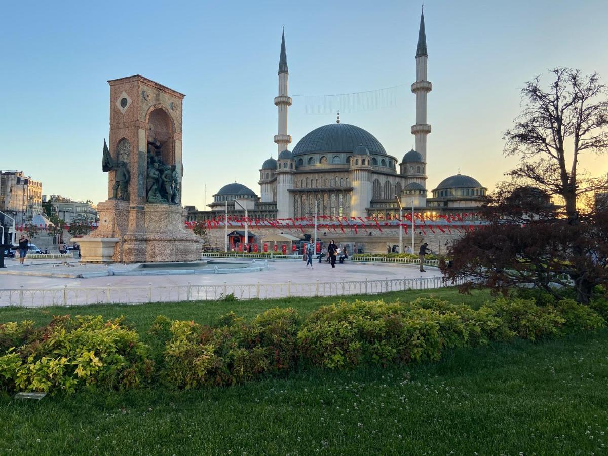 Royalstar Taksim Family Suites Istanbul Exteriör bild